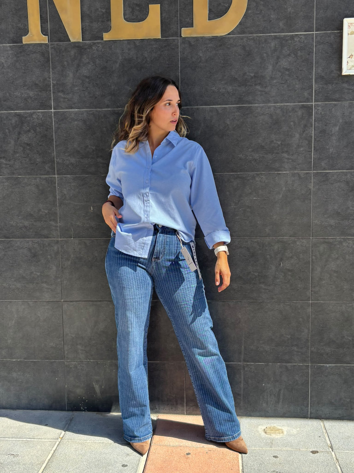 JEANS PATA RECTA CON RAYAS VERTICALES
