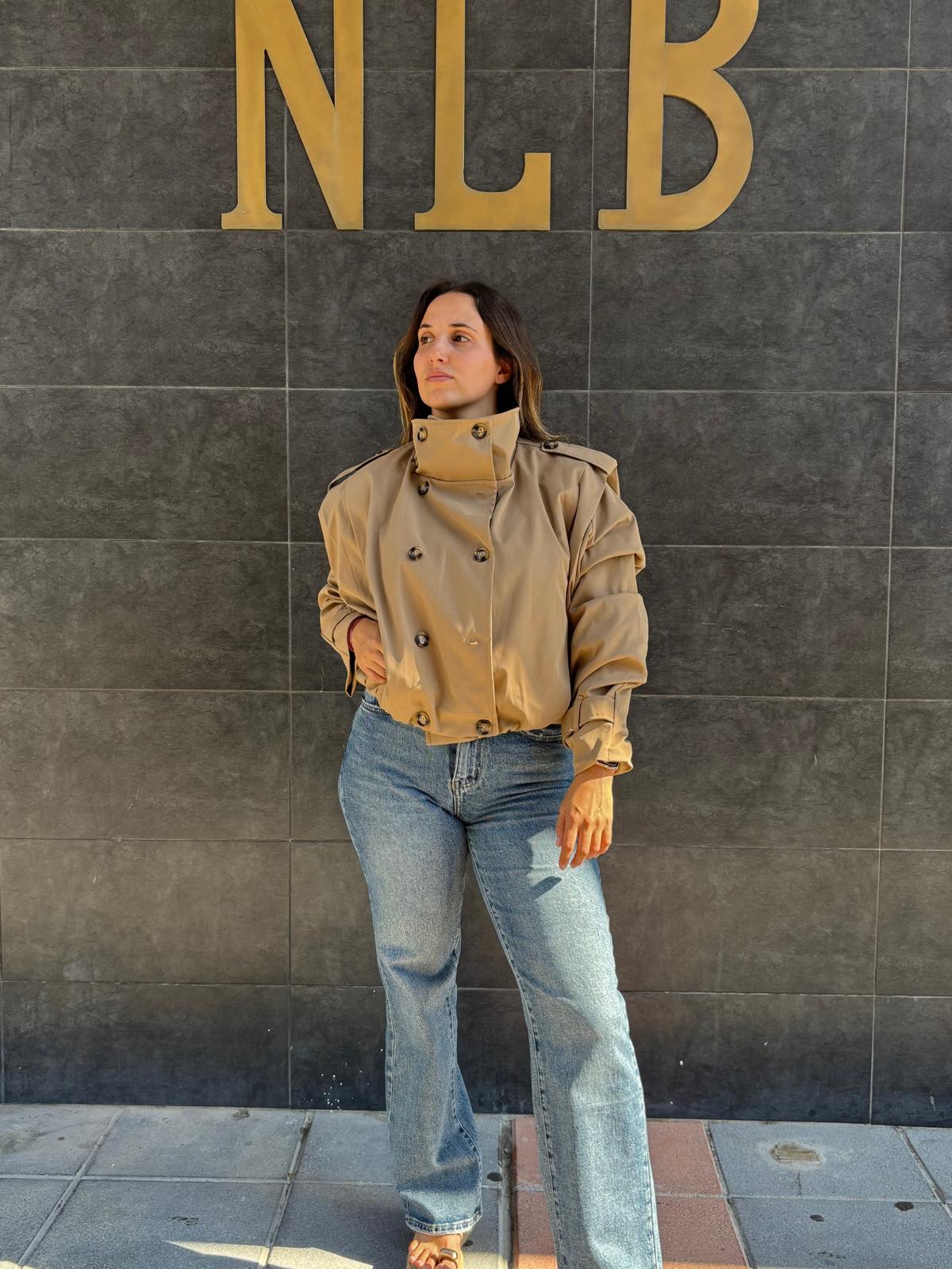 BOMBER GABARDINA FRUNCIDA CORTA ABOTONADA