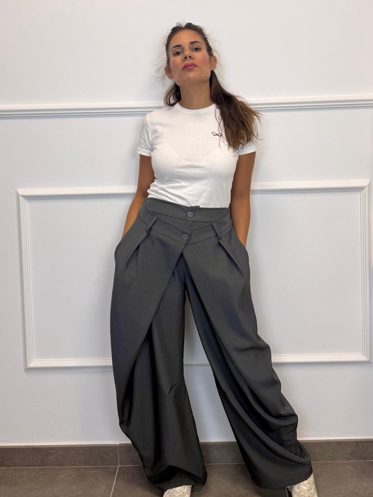 PANTALÓN ANCHO DOBLE BOTÓN ASIMETRICO