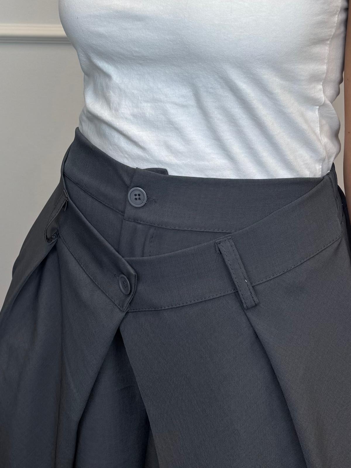 PANTALÓN ANCHO DOBLE BOTÓN ASIMETRICO