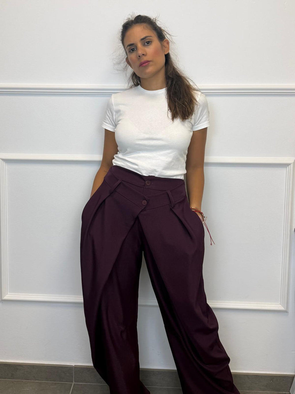 PANTALÓN ANCHO DOBLE BOTÓN ASIMETRICO